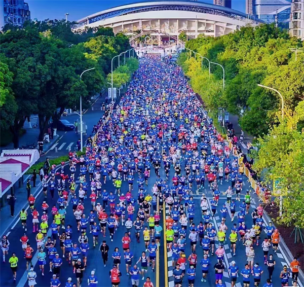 Klompok Hi-Q mlaku bebarengan ing Marathon Zhuhai